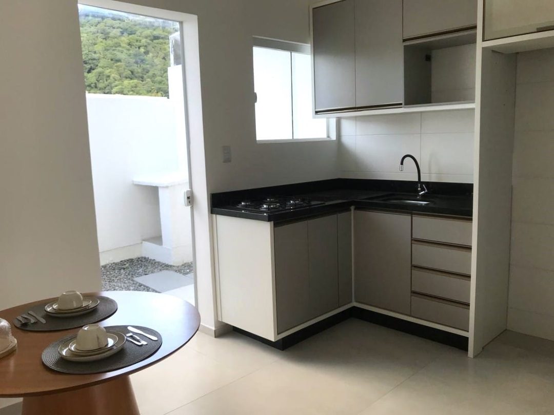 Foto 3 de Sobrado com 2 dormitórios à venda, 70 m² por R$ 365.000,00 - Espinheiros - Itajaí/SC