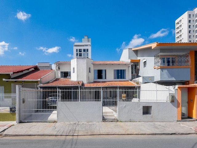 Foto 1 de Casa 1 suíte + 2 dorms à venda · Centro, Itajaí · 276 m²