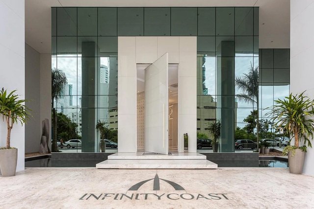 Foto 1 de INFINTY COAST