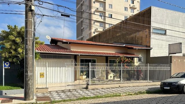 Foto 1 de Casa 1 suíte + 2 dorms à venda · São Judas, Itajaí · 300 m² · CA0037