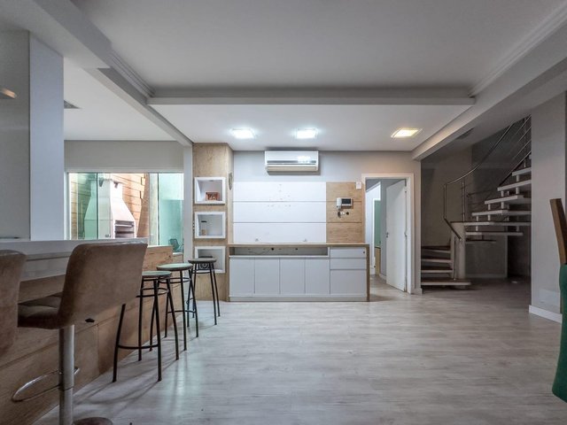 Foto 17 de Casa 2 suítes + 2 dorms à venda · Centro, Itajaí