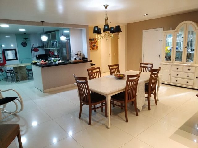 Foto 1 de Apartamento 4 suítes à venda · Centro, Balneário Camboriú
