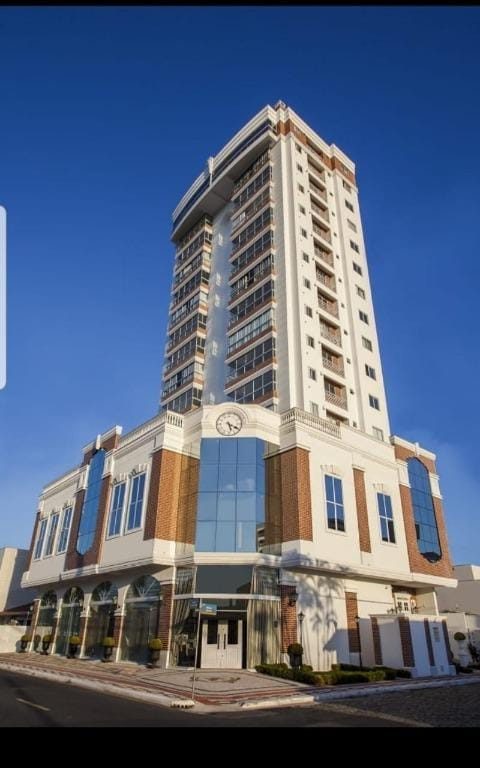 Foto 1 de Apartamento 1 suíte + 1 dorm à venda · São João, Itajaí · Edifício Monte Castelo