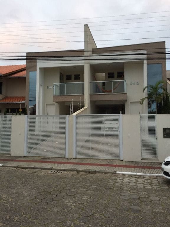 Foto 1 de Casa 2 suítes + 1 dorm à venda · Dom Bosco, Itajaí