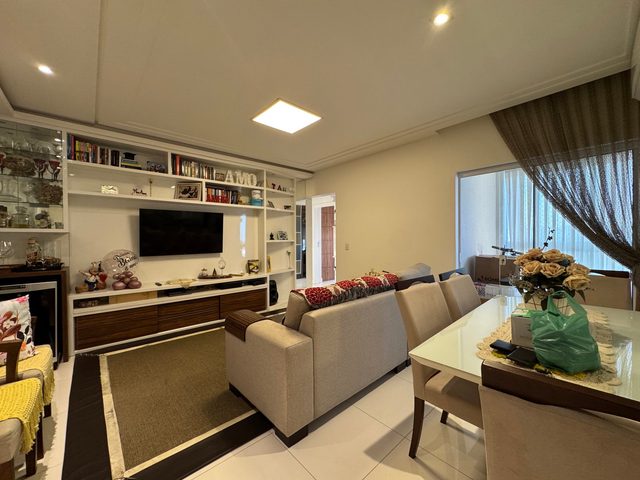 Foto 1 de Amplo apartamento com 96m² privativos