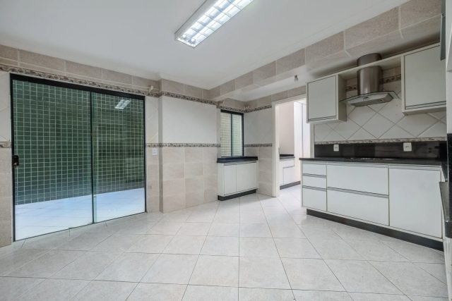 Foto 1 de Apartamento 3 suítes para alugar · Fazenda, Itajaí · SAINT MORITZ