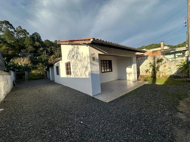 Foto 1 de Casa para locação com 2 dormitórios sendo 1 suíte , Fazendinha, Itajaí, SC
