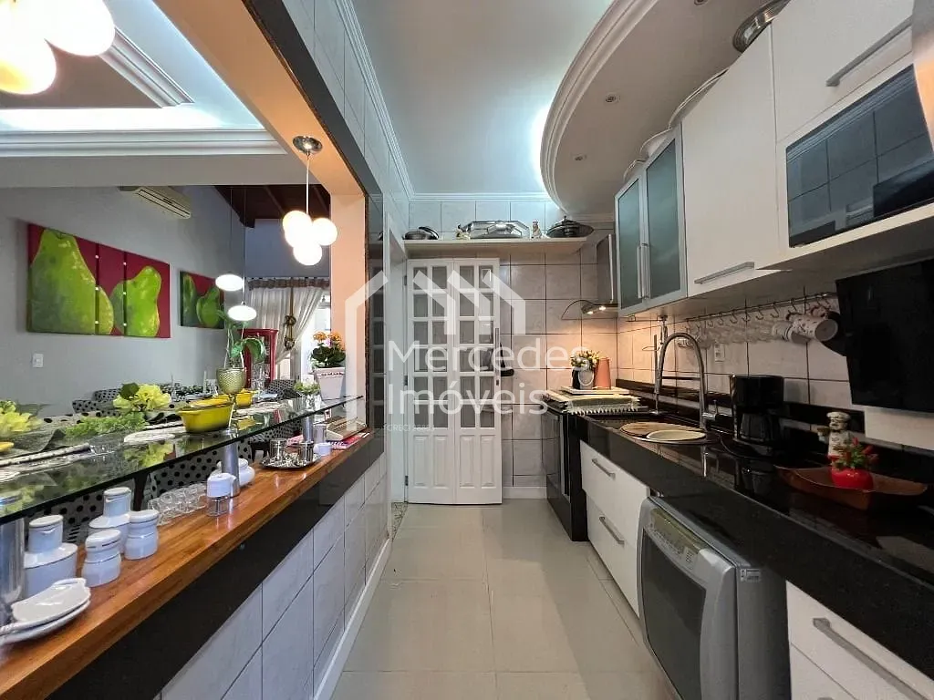 Foto 2 de Casa com 1 suíte + 2 dormitórios à venda, 222 m² por R$ 1.600.000,00 - Dom Bosco - Itajaí/SC