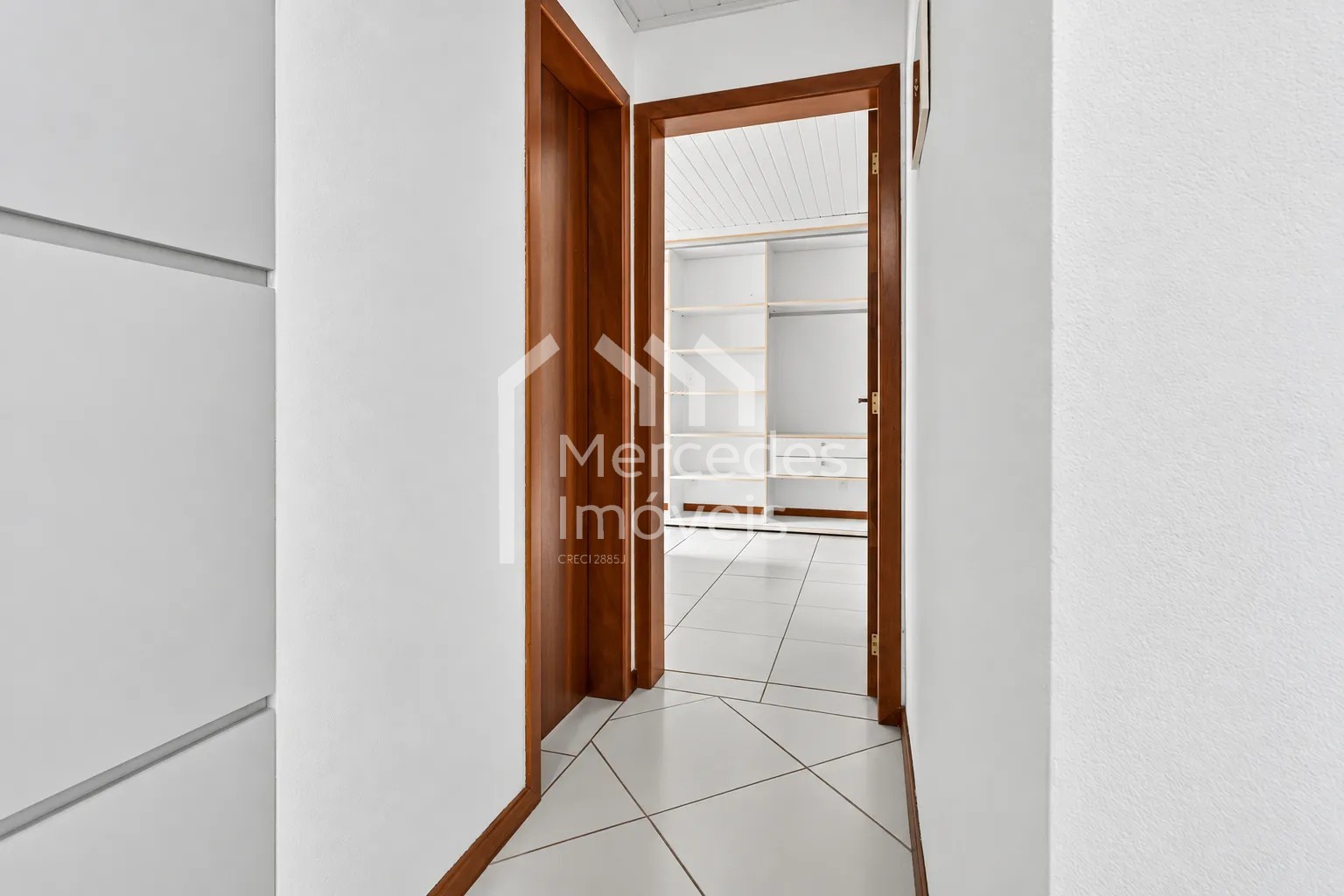 Foto 14 de Casa mobiliada com 3 dormitórios e amplo pátio na Praia Brava, Itajaí