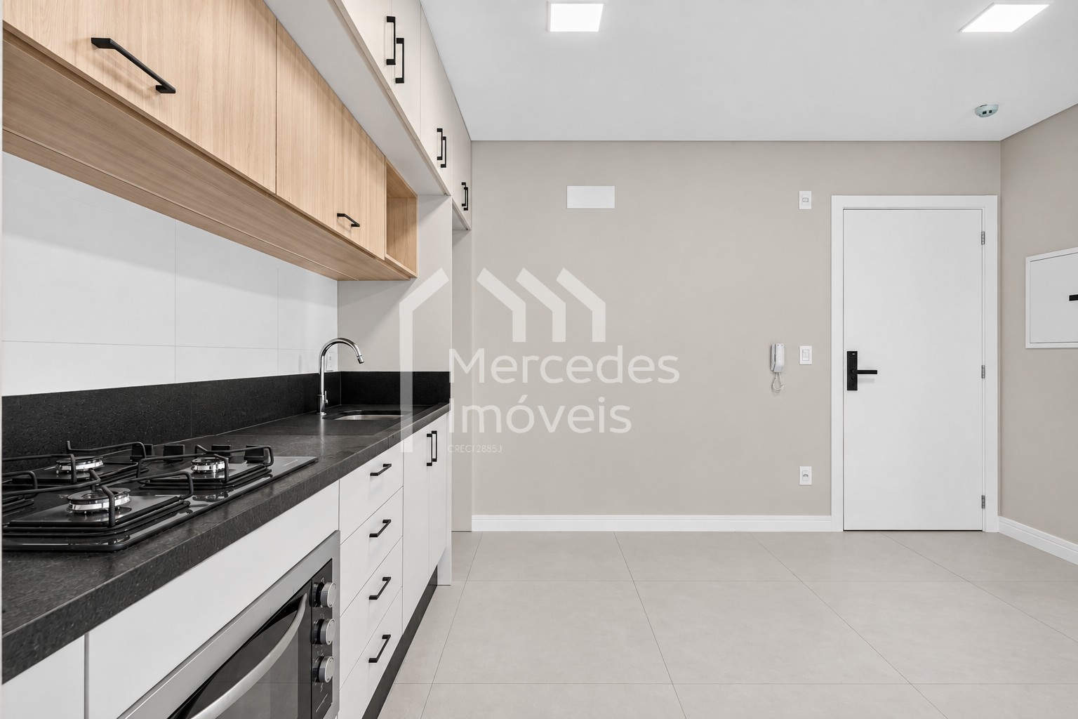 Foto 3 de Apartamento semimobiliado com 2 quartos sendo uma suíte para alugar no Centro, Itajaí