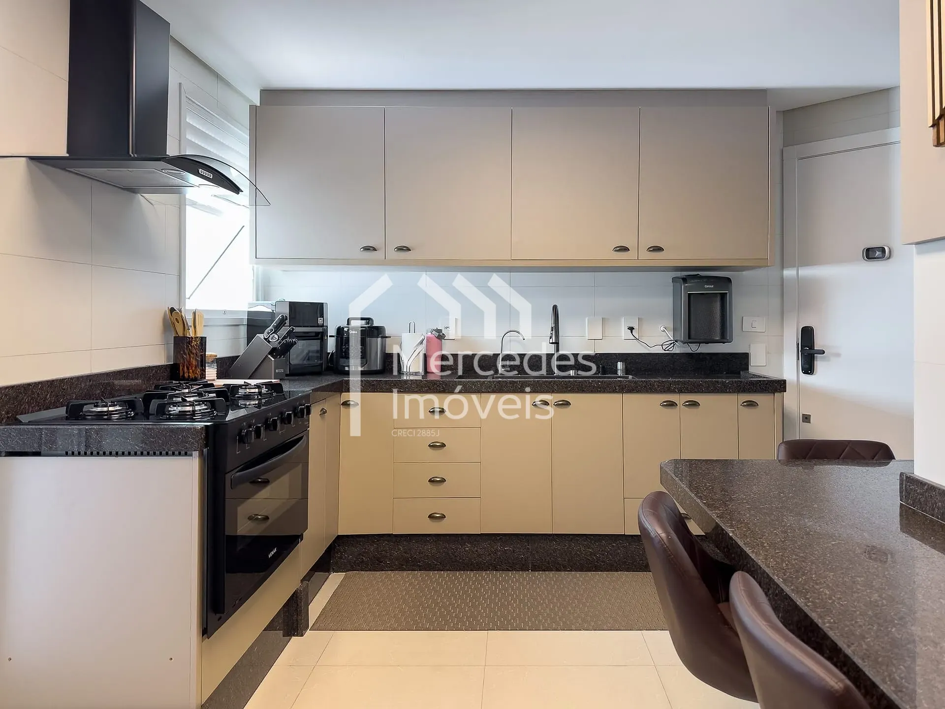 Foto 8 de Apartamento com 3 suítes, 2 vagas para locação, Centro, Itajaí, SC