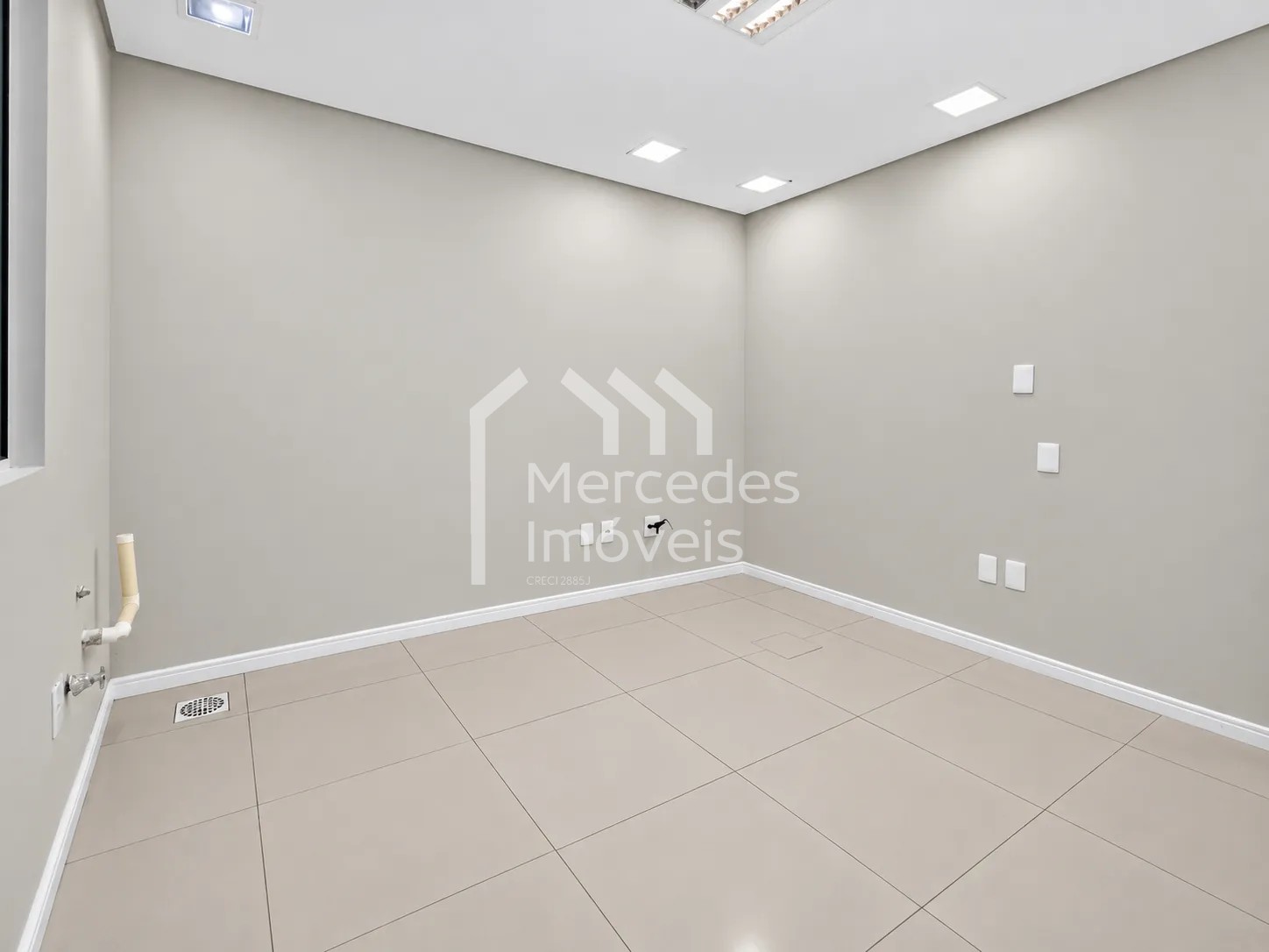 Foto 25 de Sala comercial para alugar · Centro, Itajaí · 122 m²
