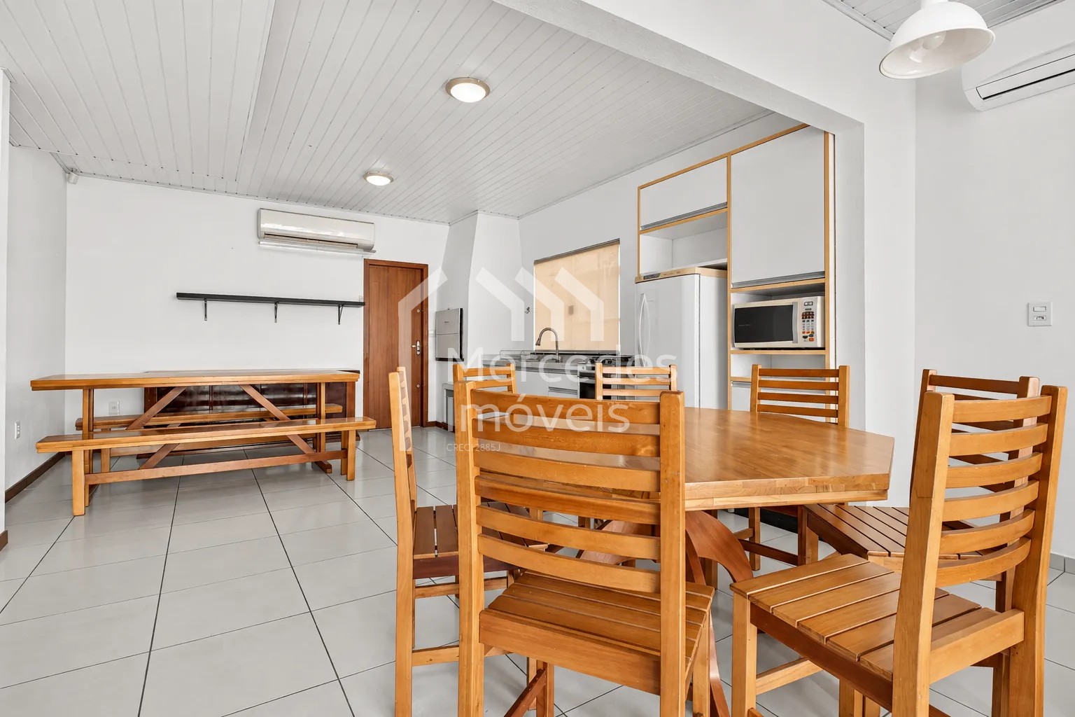 Foto 5 de Casa mobiliada com 3 dormitórios e amplo pátio na Praia Brava, Itajaí