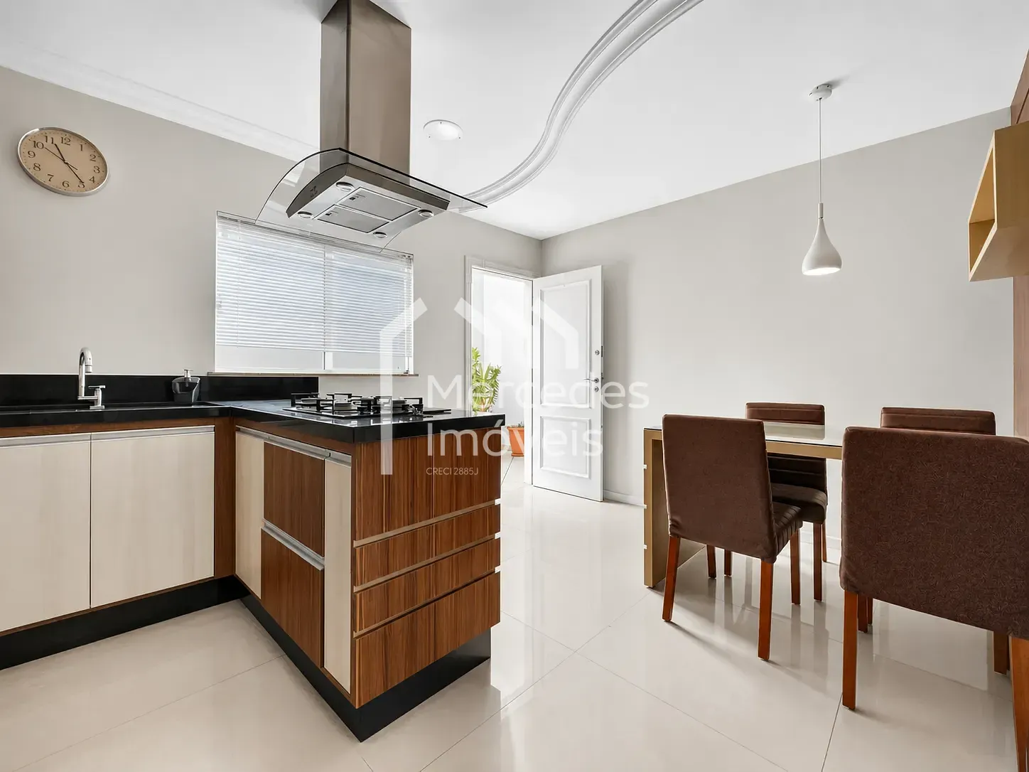 Foto 11 de Casa mobiliada para alugar com uma suíte mais 2 quartos, Bairro São João, Itajaí, SC R$7,300 + Taxas
