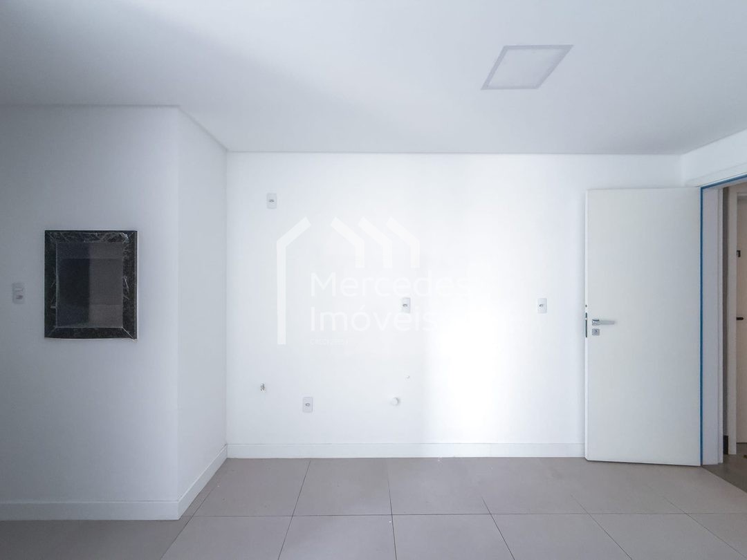Foto 3 de Apartamento 1 suíte + 1 dorm à venda · São Francisco de Assis, Camboriú