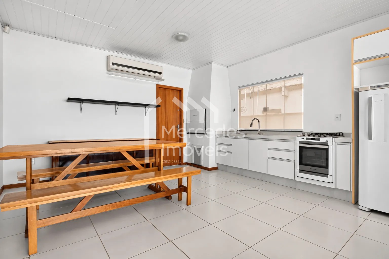 Foto 6 de Casa mobiliada com 3 dormitórios e amplo pátio na Praia Brava, Itajaí