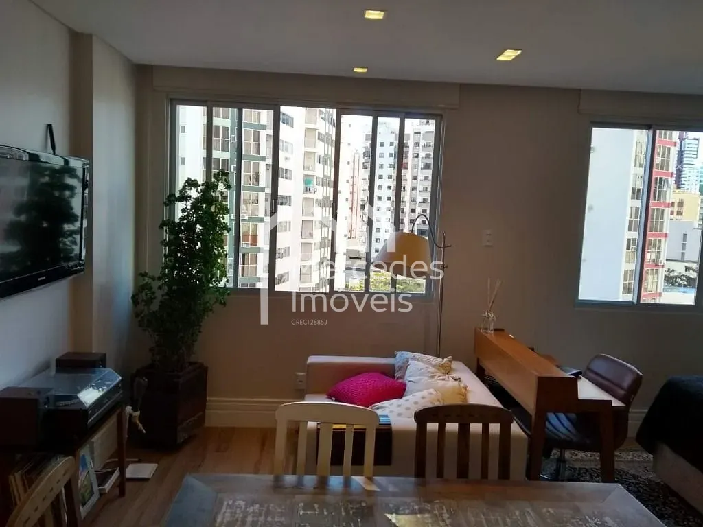 Foto 2 de Apartamento com 1 dormitório à venda, 39 m² - Centro - Balneário Camboriú/SC