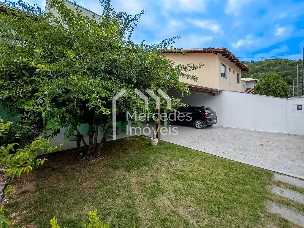 Foto 2 de Casa semimobiliada com 4 suítes à venda, 230.53m² Fazenda, Itajaí, SC