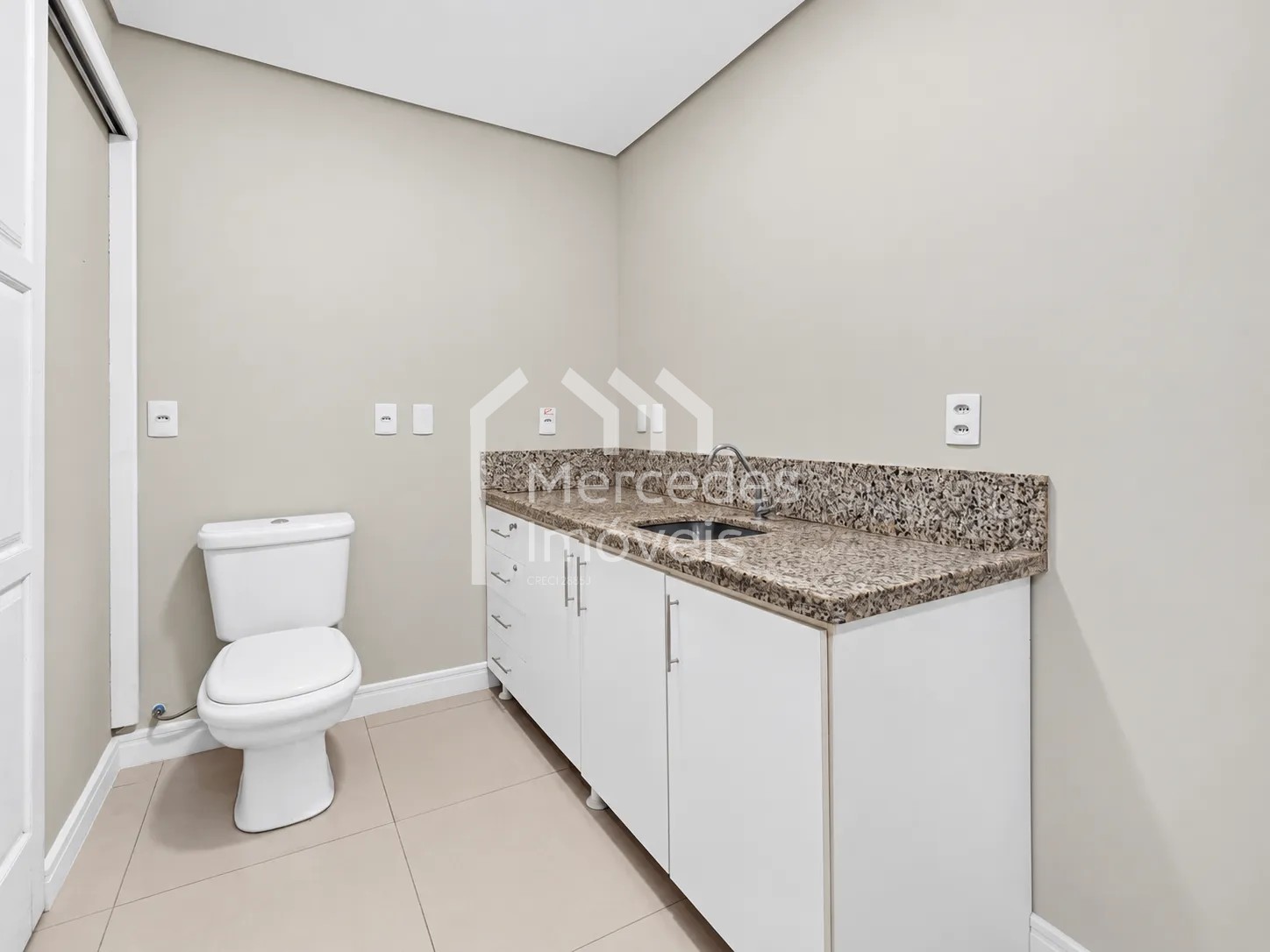 Foto 16 de Sala comercial para alugar · Centro, Itajaí · 122 m²