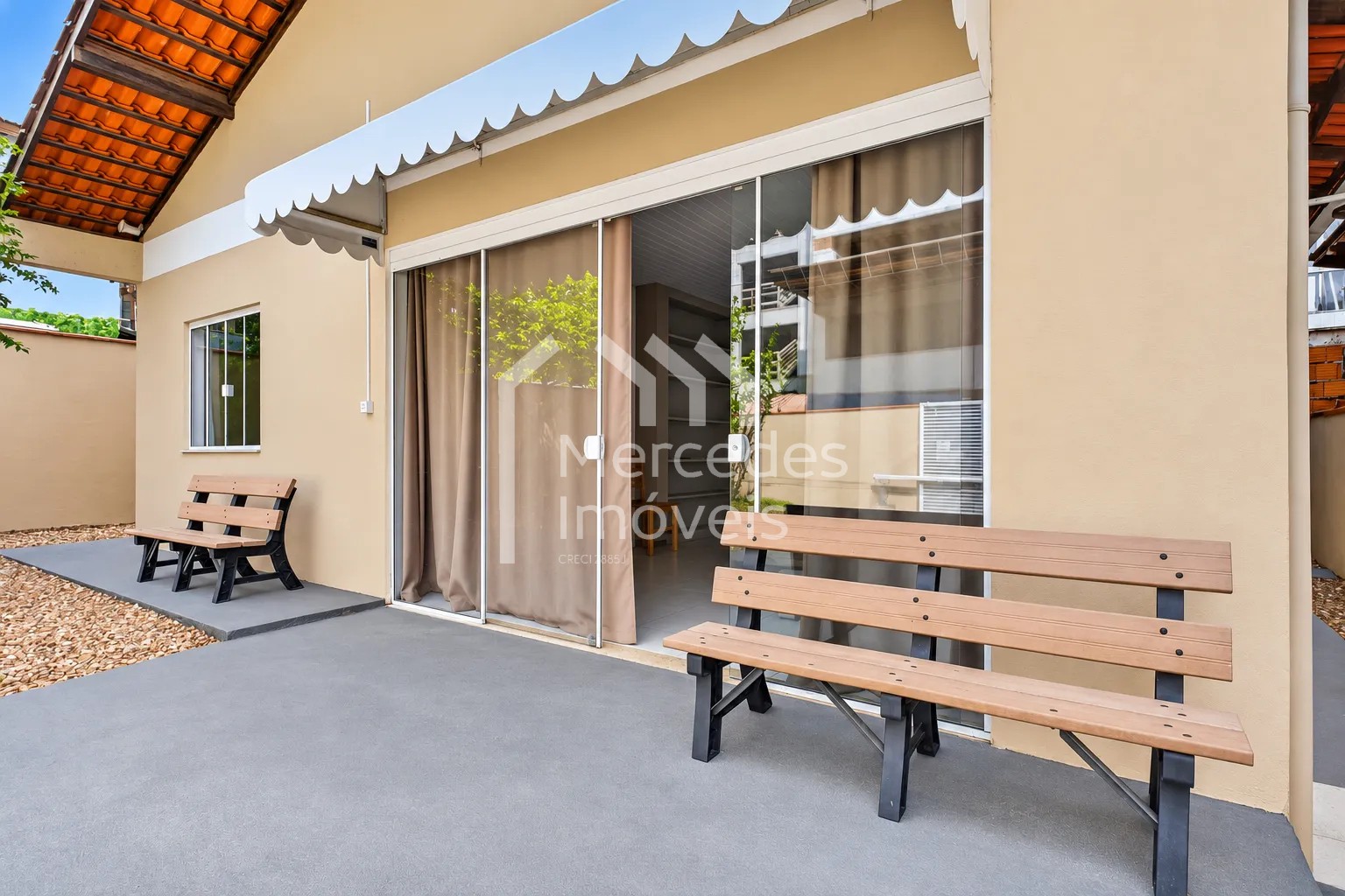 Foto 2 de Casa mobiliada com 3 dormitórios e amplo pátio na Praia Brava, Itajaí