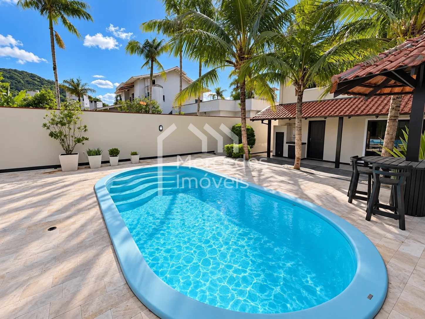 Foto 1 de Casa à venda com 3 dormitórios, suíte, escritório e piscina na Ressacada, Itajaí, SC