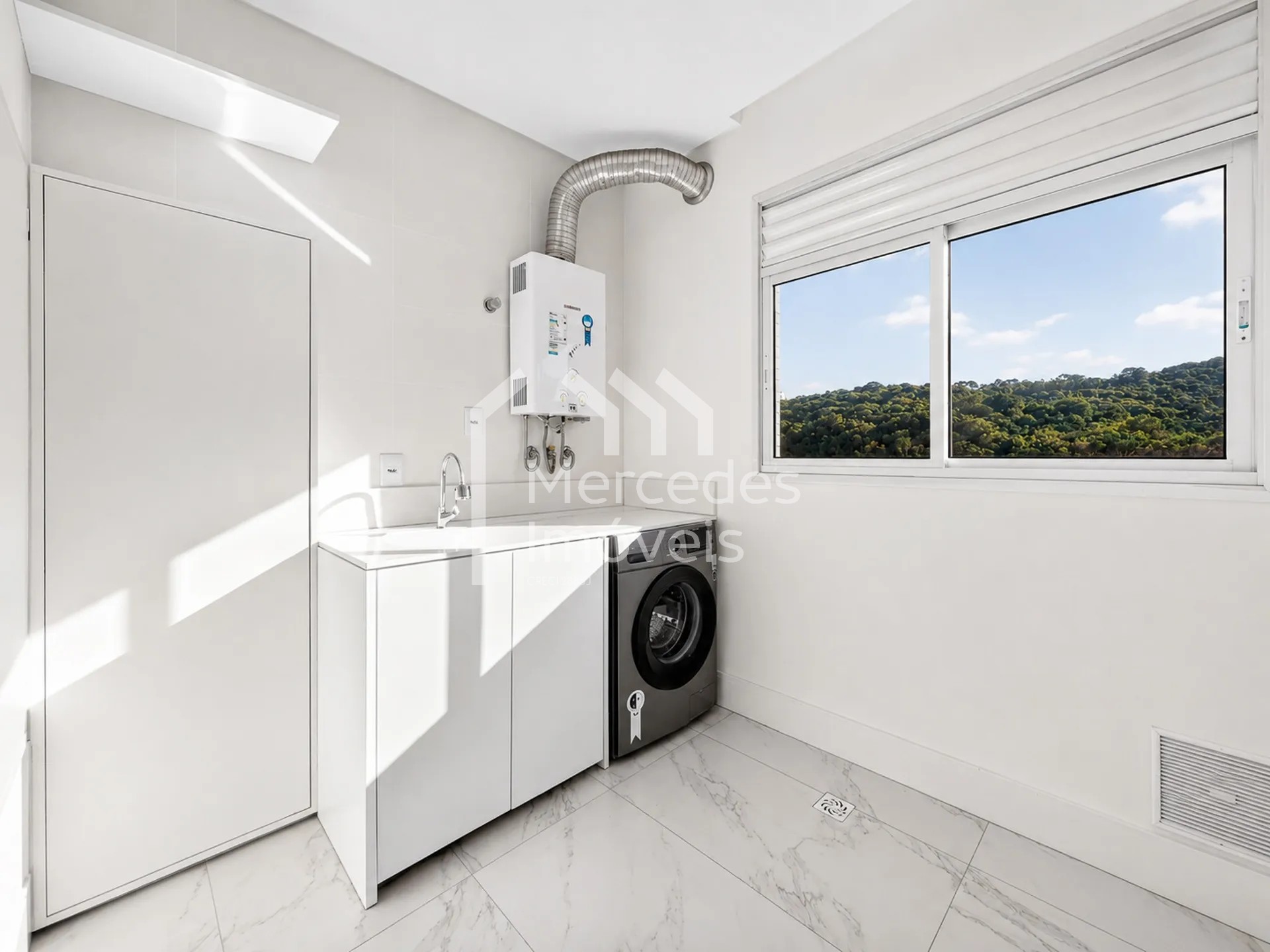 Foto 31 de Apartamento 2 suítes para alugar · Praia Brava de Itajaí
