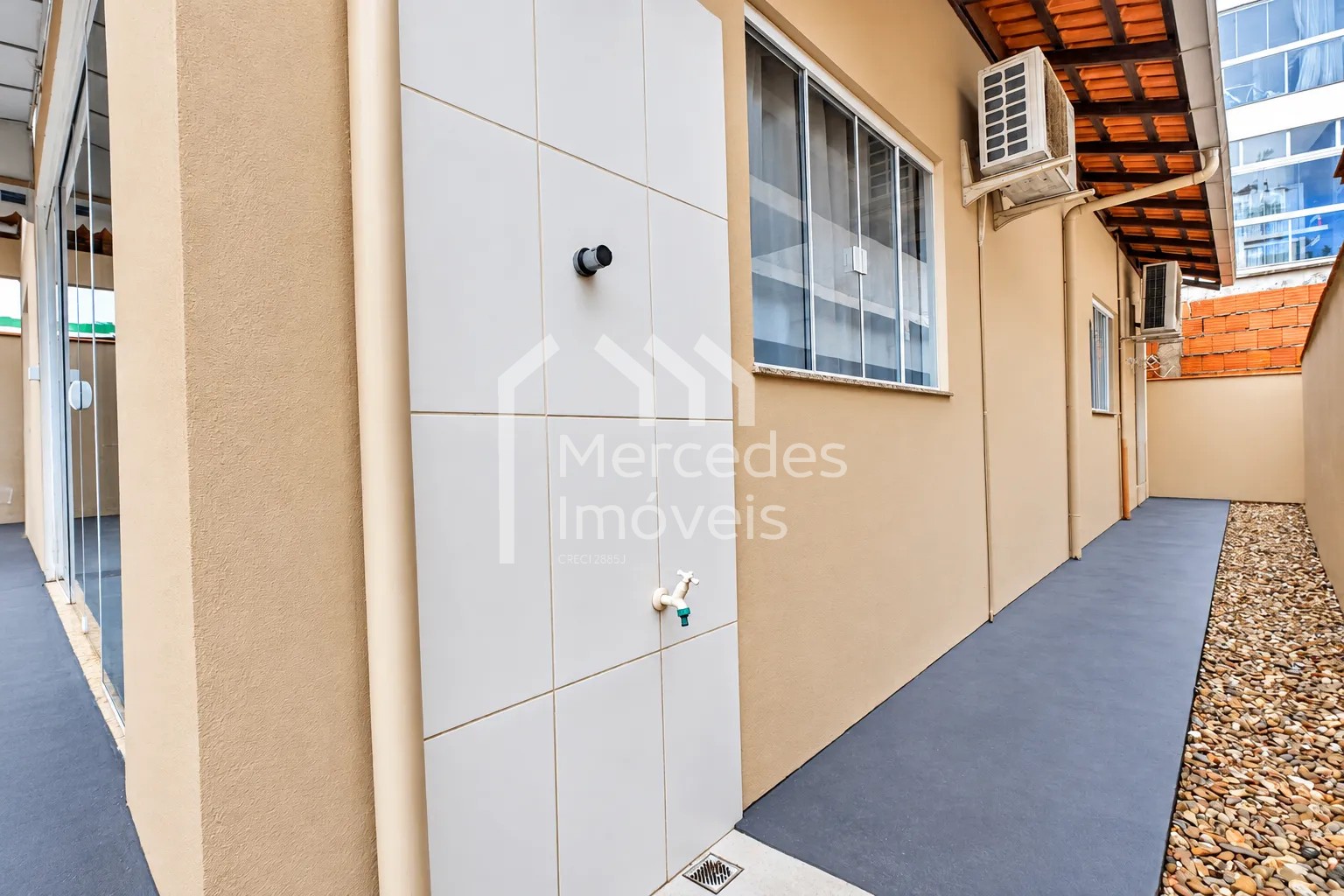 Foto 17 de Casa mobiliada com 3 dormitórios e amplo pátio na Praia Brava, Itajaí