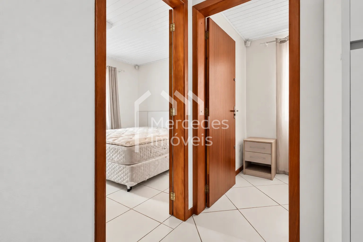 Foto 10 de Casa mobiliada com 3 dormitórios e amplo pátio na Praia Brava, Itajaí