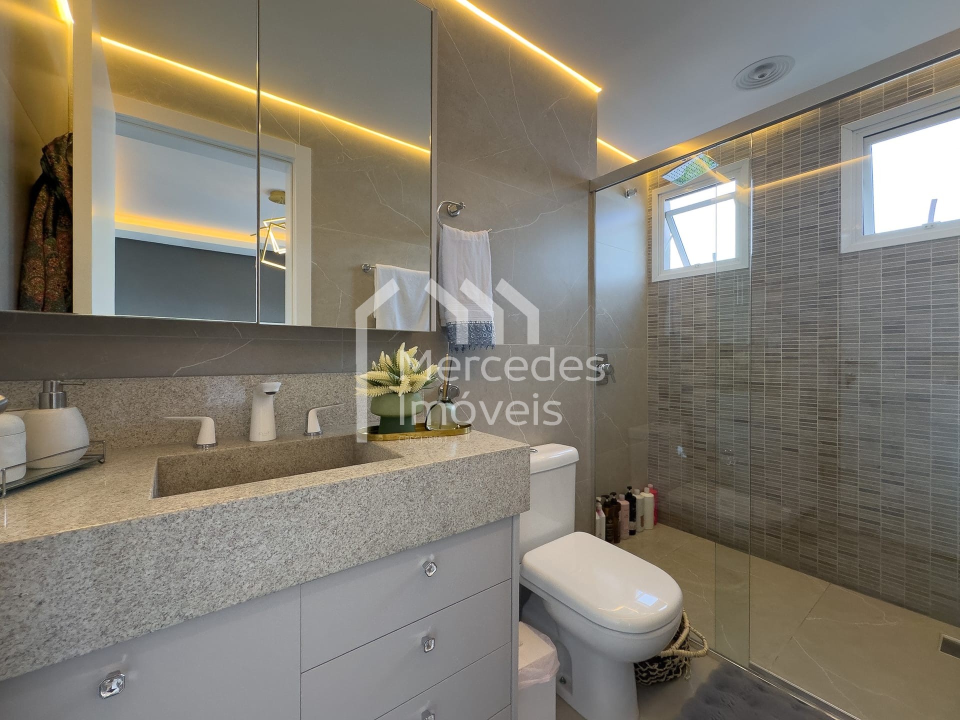 Foto 32 de Apartamento 3 suítes para alugar · Centro, Itajaí