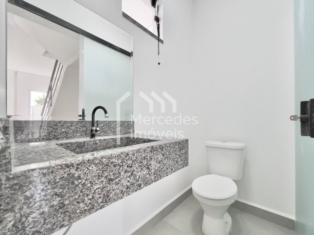 Foto 12 de Sobrado 2 suítes à venda · Espinheiros, Itajaí