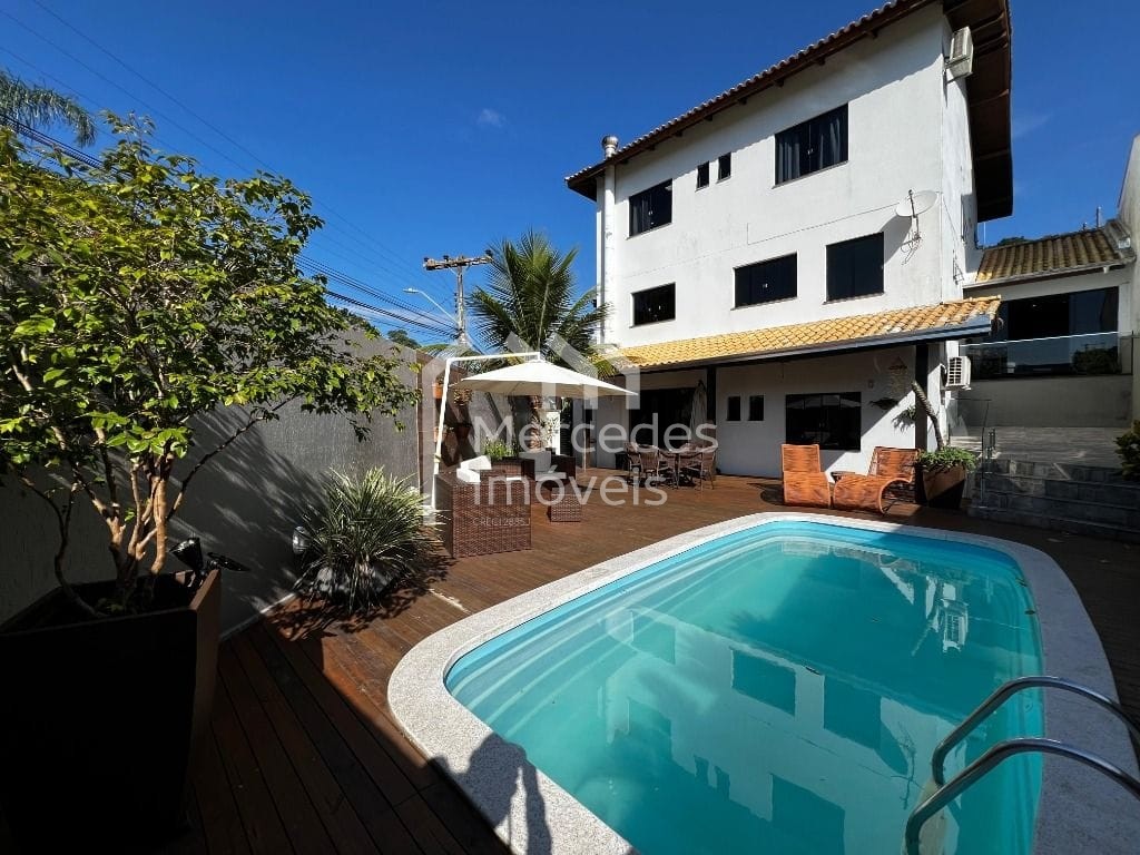 Foto 1 de Casa 3 suítes + 1 dorm à venda · Ariribá, Balneário Camboriú