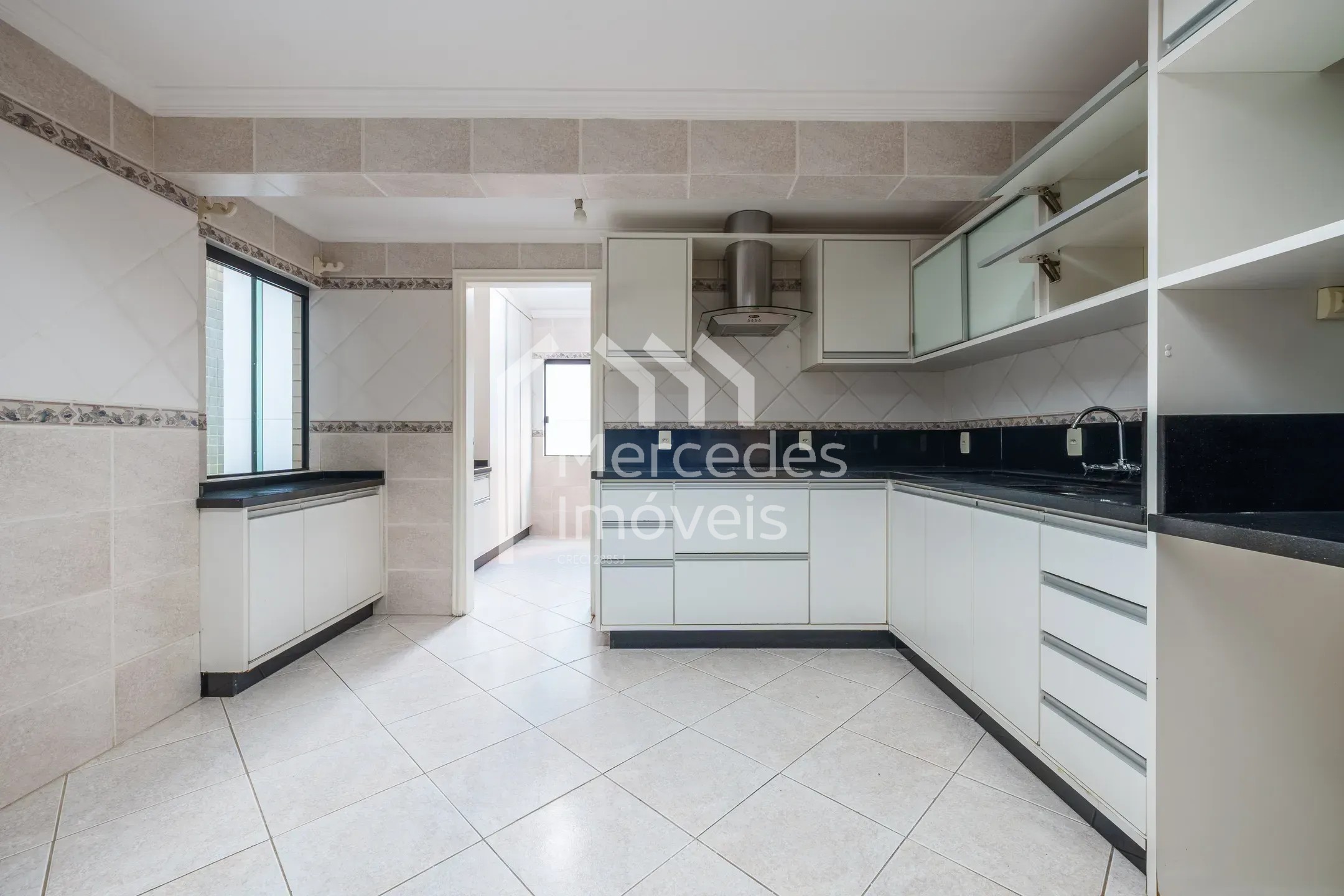 Foto 2 de Apartamento 3 suítes para alugar · Fazenda, Itajaí · SAINT MORITZ