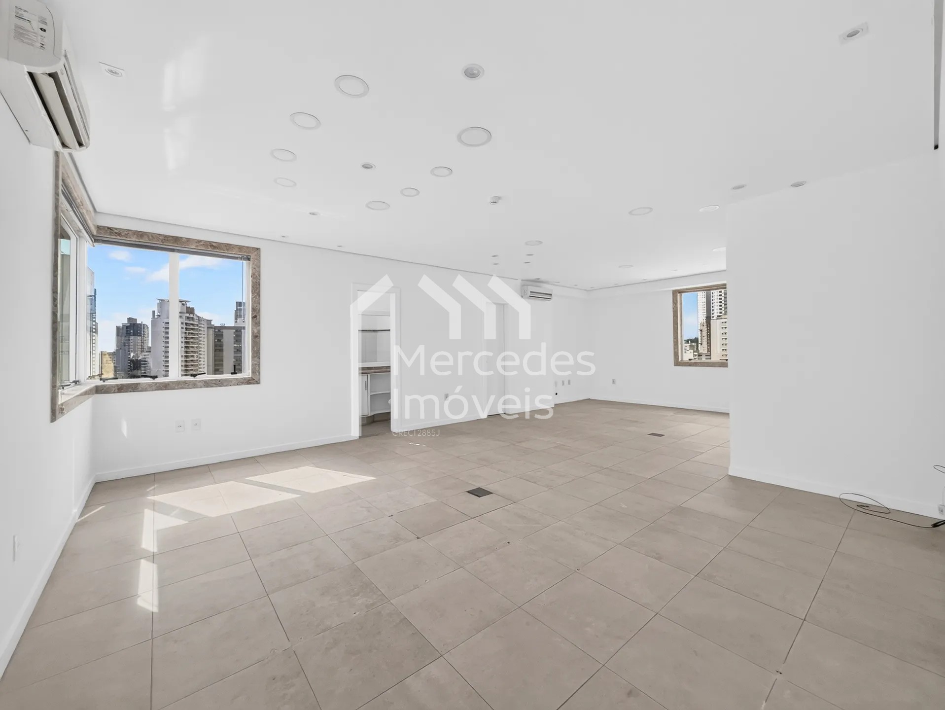 Foto 18 de Sala comercial para alugar · Centro, Itajaí · cond. Pasteur