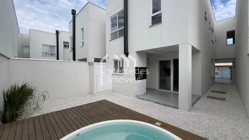 Foto 1 de Sobrado com 3 suítes à venda, 163 m² por R$ 1.399.000 - São João - Itajaí/SC