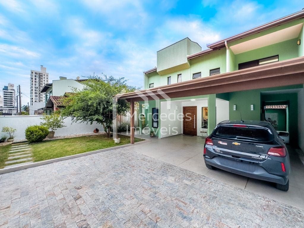 Foto 1 de Casa 4 suítes à venda · Fazenda, Itajaí