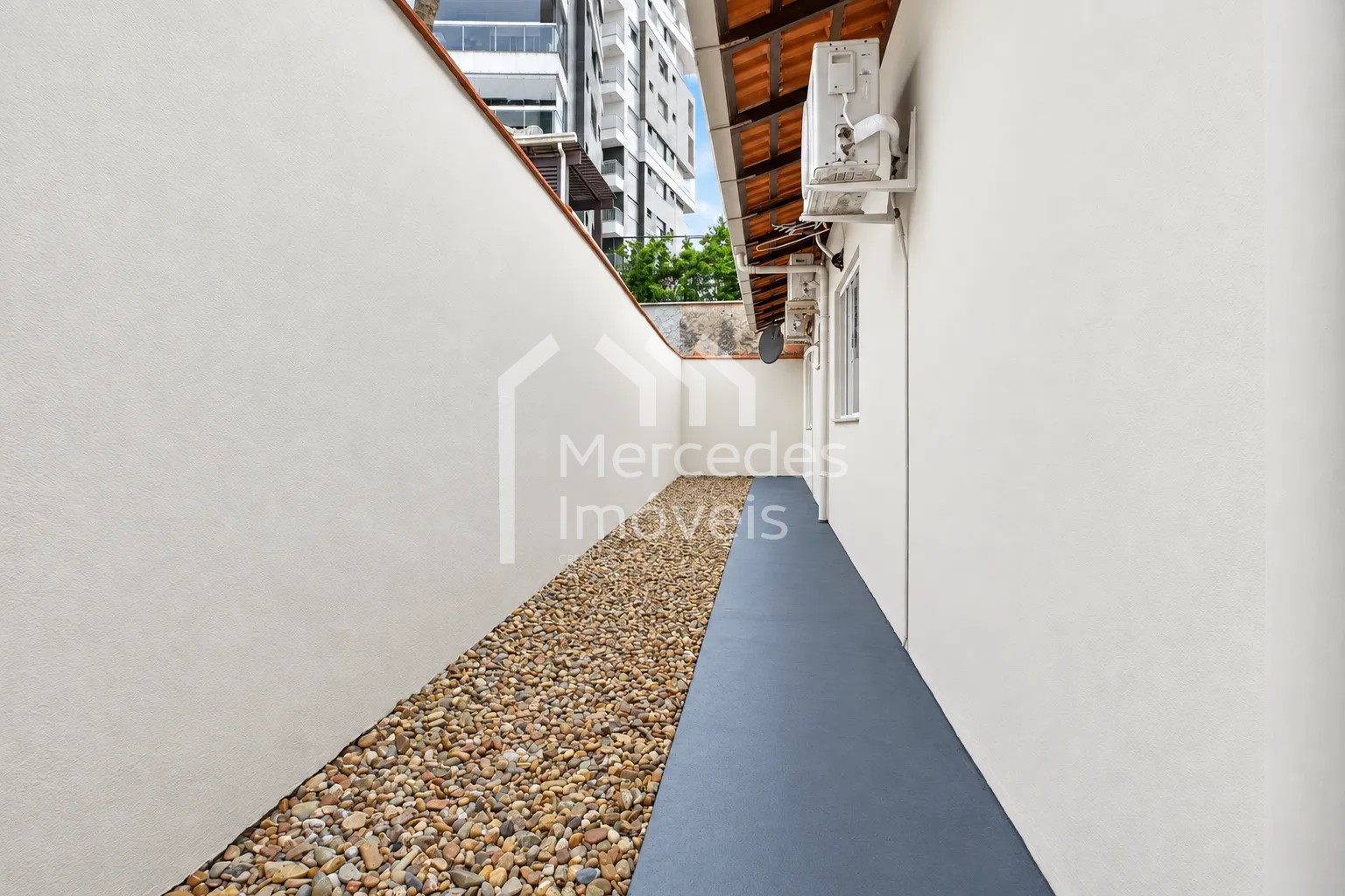 Foto 18 de Casa mobiliada com 3 dormitórios e amplo pátio na Praia Brava, Itajaí
