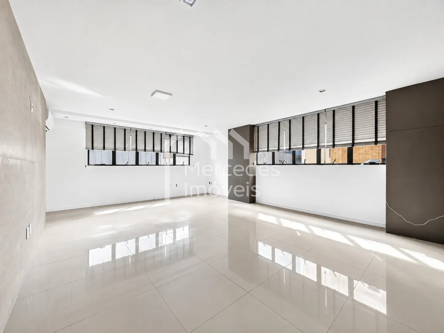 Foto 1 de Sala para locação com 39m², Centro, Itajaí, SC