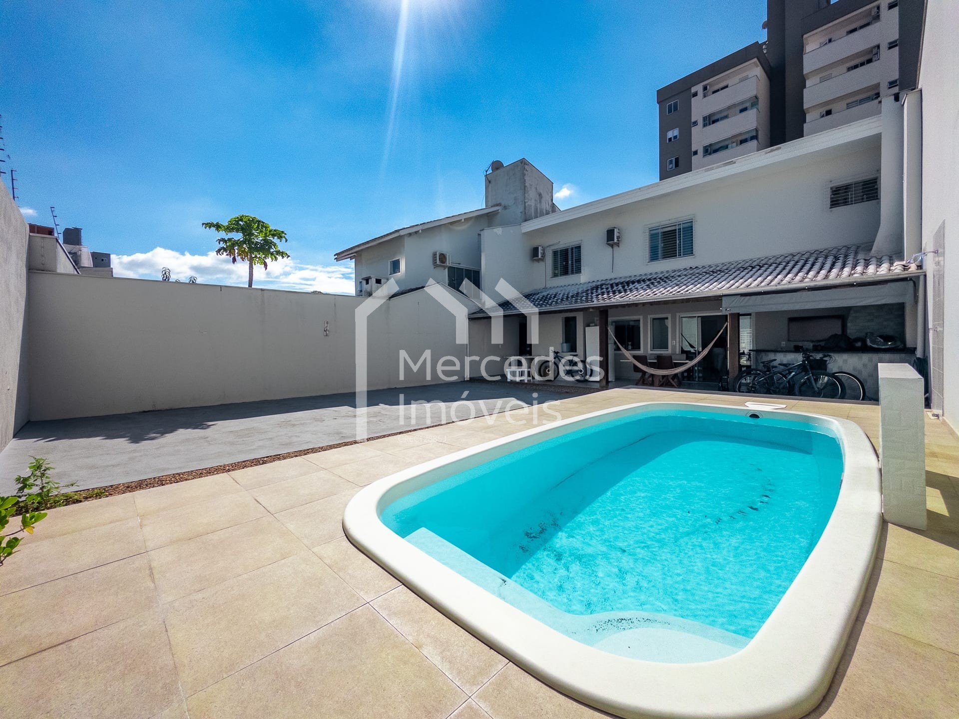 Foto 2 de Casa 1 suíte + 2 dorms à venda · São Judas, Itajaí · 180 m²