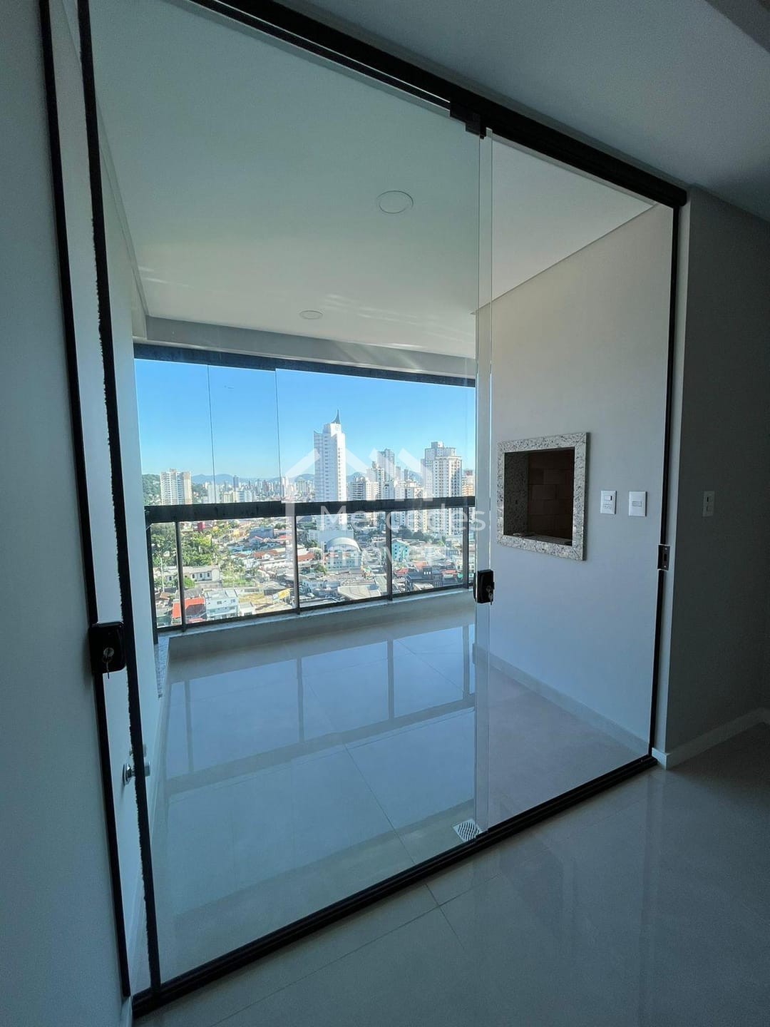 Foto 2 de Apartamento 2 suítes à venda · Fazenda, Itajaí · LAGO MORAINE · 84 m² · AP1153