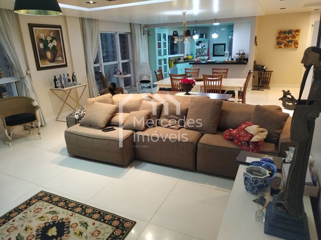 Foto 2 de Apartamento 4 suítes à venda · Centro, Balneário Camboriú