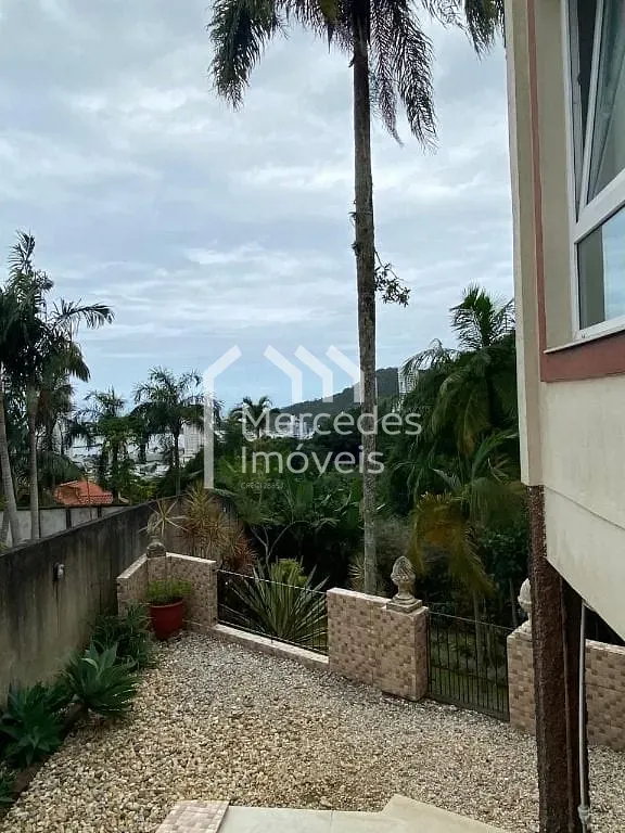Foto 17 de Casa semimobiliada / 3 suítes, 336 m² à venda por R$ 2.800.000,00 - Fazenda - Itajaí/SC