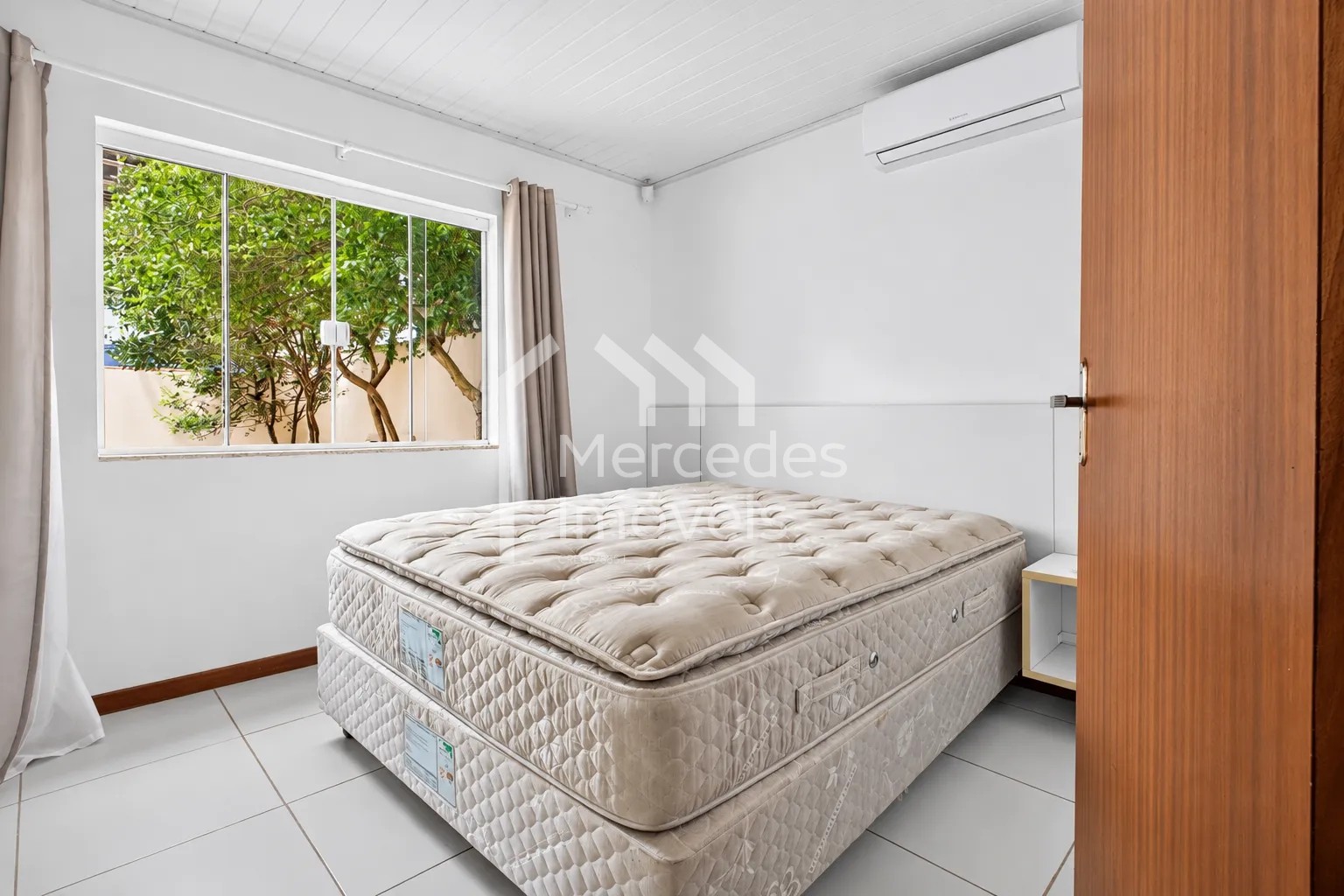 Foto 11 de Casa mobiliada com 3 dormitórios e amplo pátio na Praia Brava, Itajaí