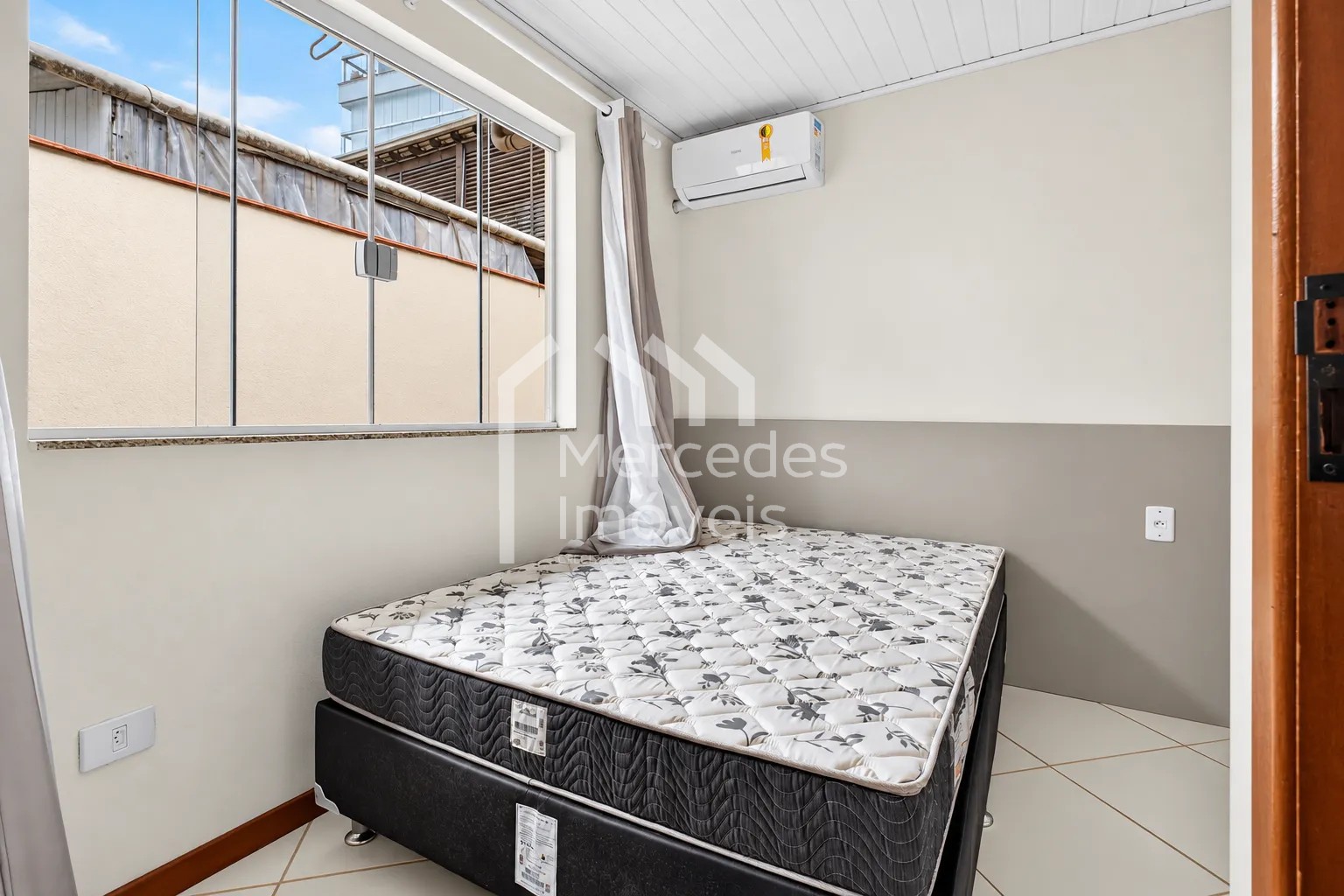 Foto 13 de Casa mobiliada com 3 dormitórios e amplo pátio na Praia Brava, Itajaí