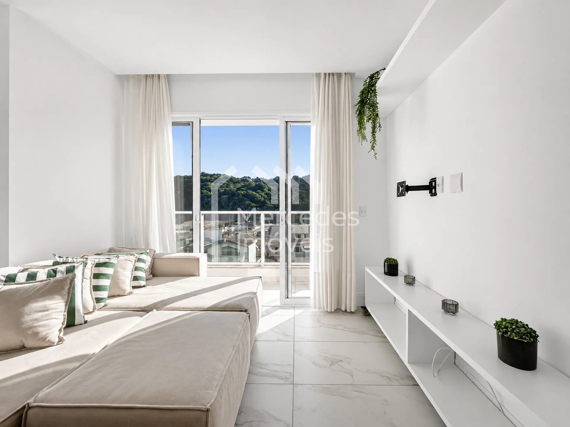 Foto 6 de Apartamento 2 suítes para alugar · Praia Brava de Itajaí