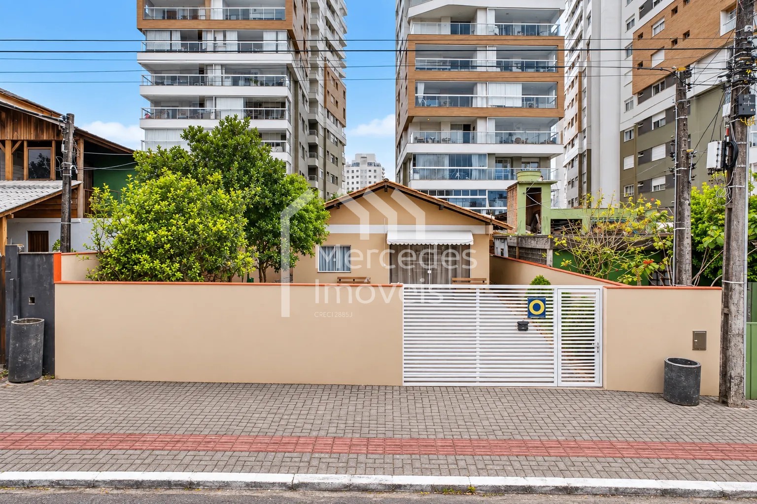 Foto 20 de Casa mobiliada com 3 dormitórios e amplo pátio na Praia Brava, Itajaí