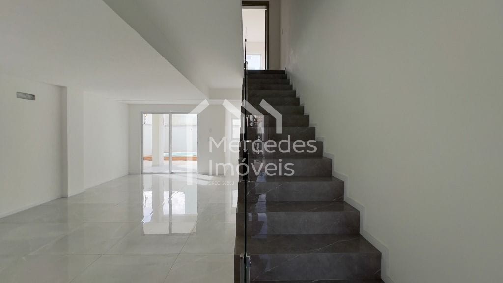 Foto 2 de Sobrado 3 suítes à venda · São João, Itajaí