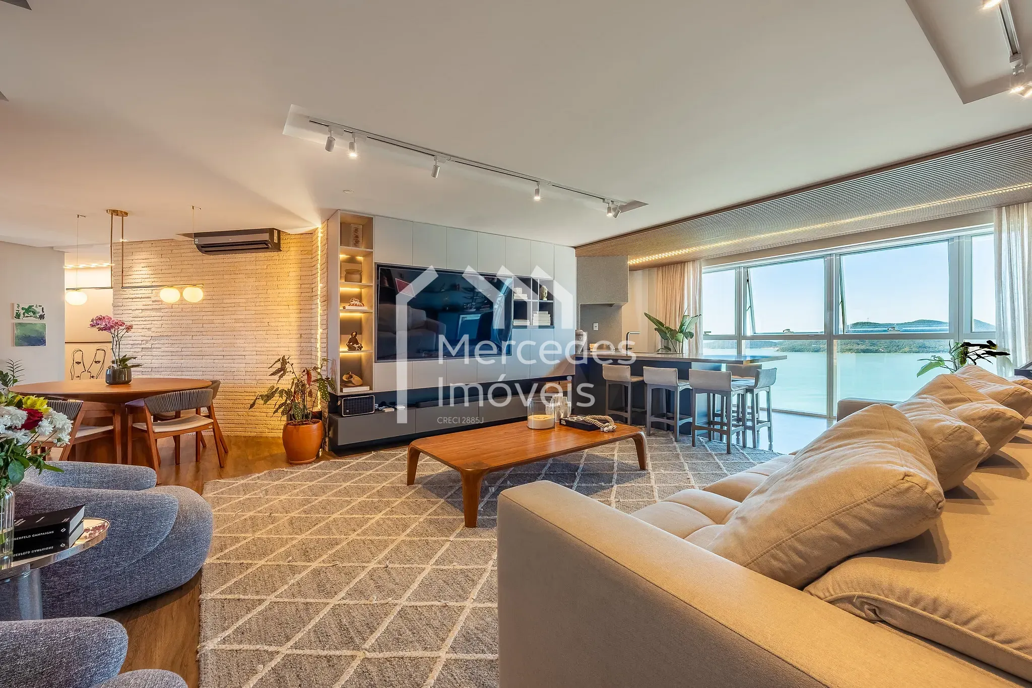 Foto 1 de Apartamento à venda, Pioneiros, Balneário Camboriú, SC