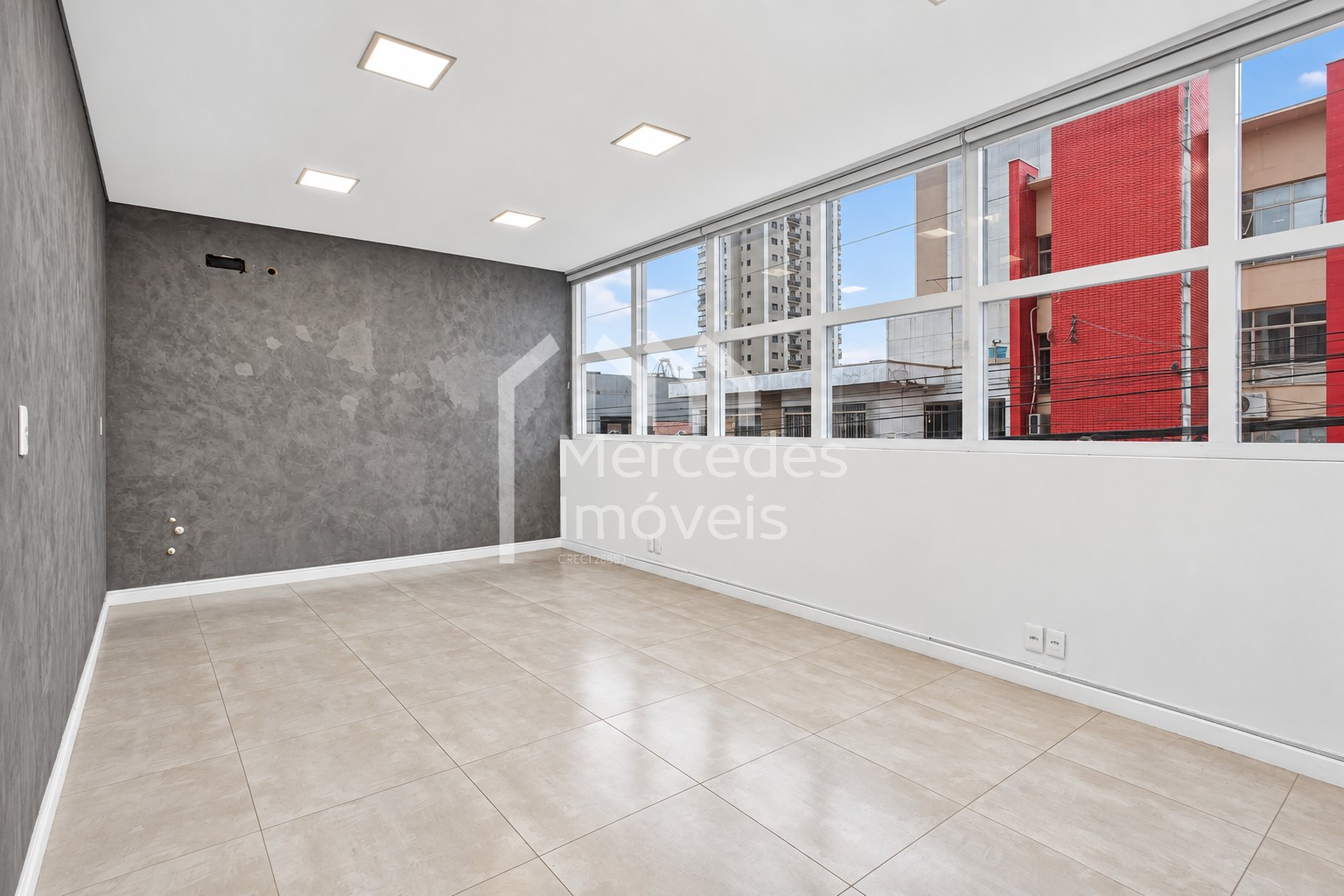 Foto 1 de Sala comercial de 40 m² para alugar no Centro, Itajaí