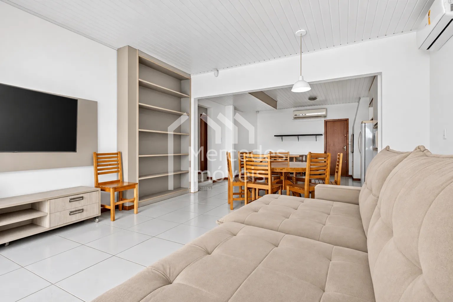 Foto 4 de Casa mobiliada com 3 dormitórios e amplo pátio na Praia Brava, Itajaí