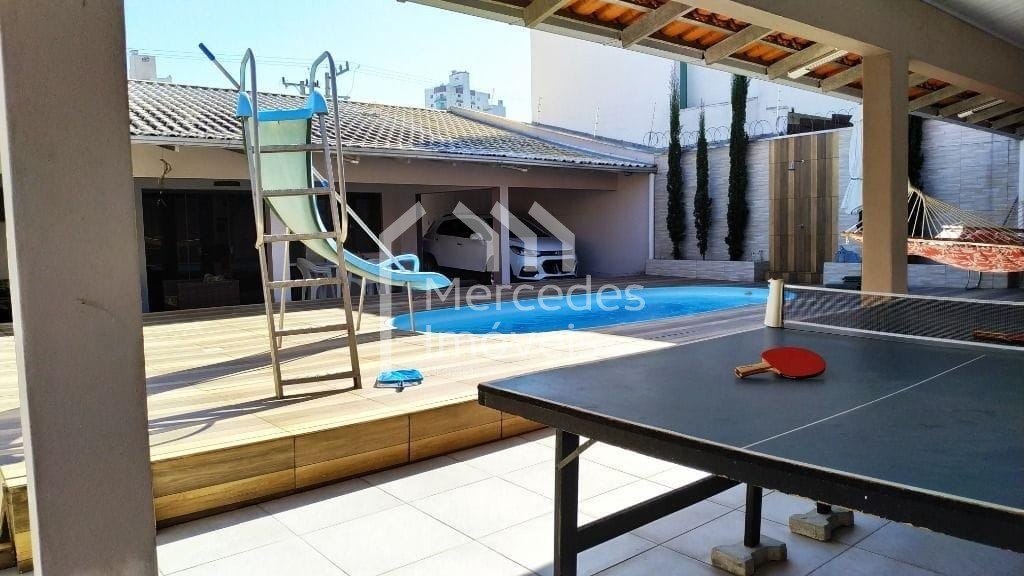 Foto 3 de Casa 1 suíte + 2 dorms à venda · Centro, Itajaí · 517 m²